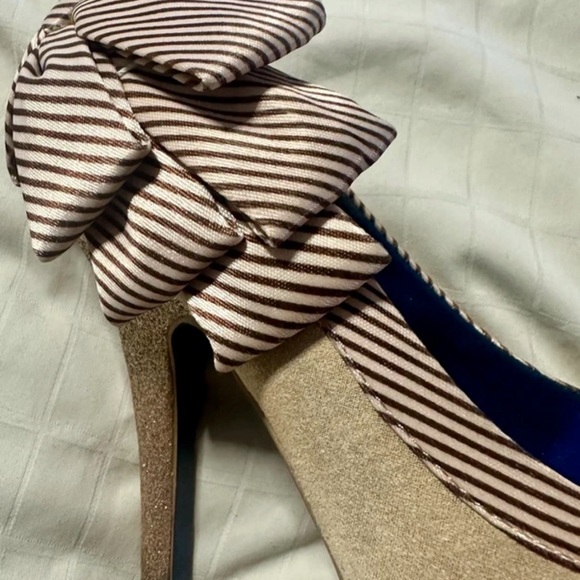 Poetic License Cream and Brown Striped Heels - Picture 4 of 6